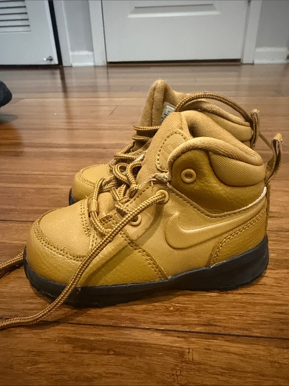 Nike Manoa LTR Toddler Kids Wheat/Tan High-Top Boots size 7C